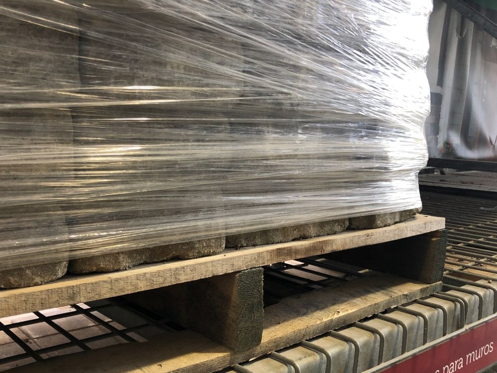 Shipment wrap pallet 